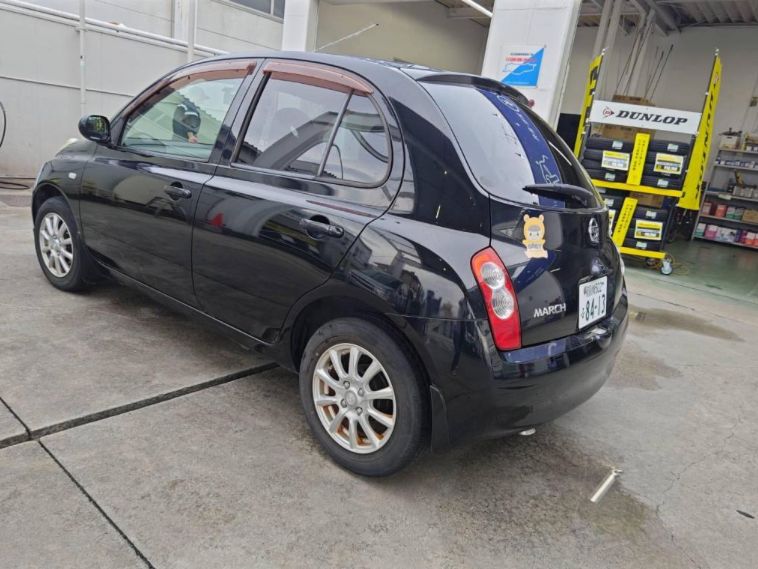 петля капота Nissan March