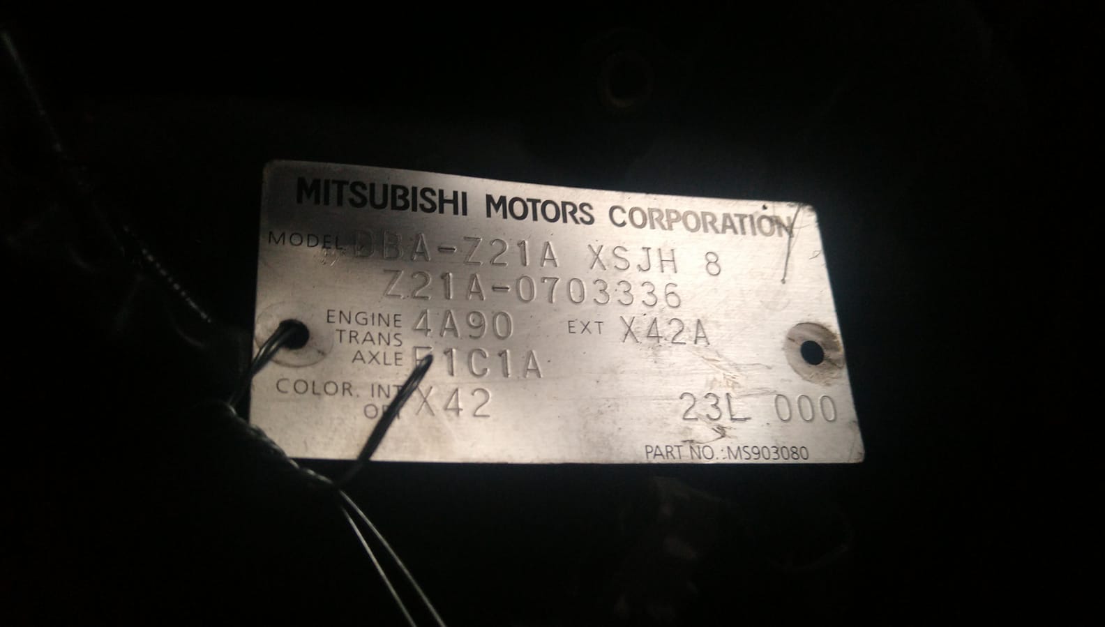 заливная горловина топливного бака Mitsubishi Colt
