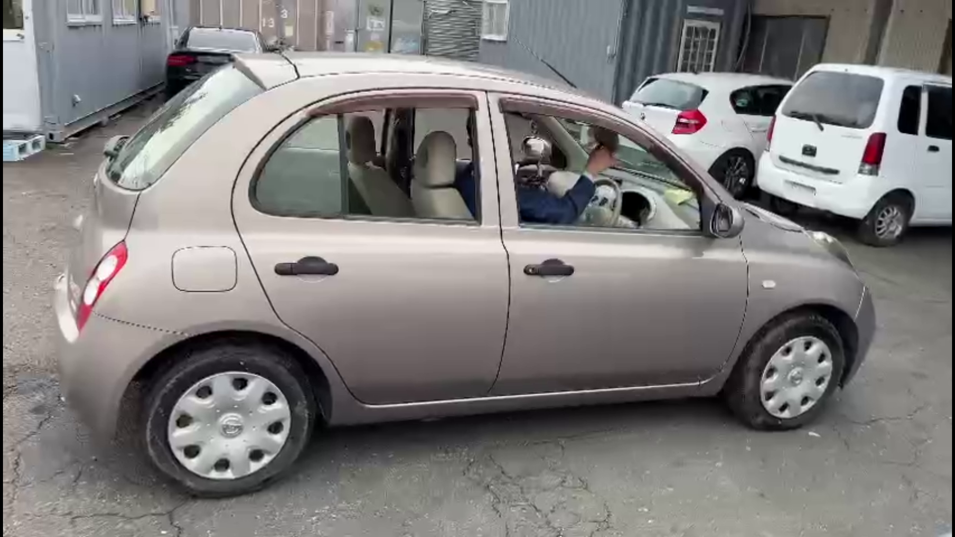 стойка Nissan March