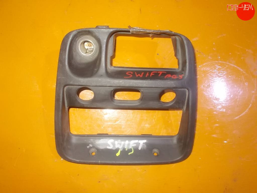 консоль магнитофона SUZUKI SWIFT