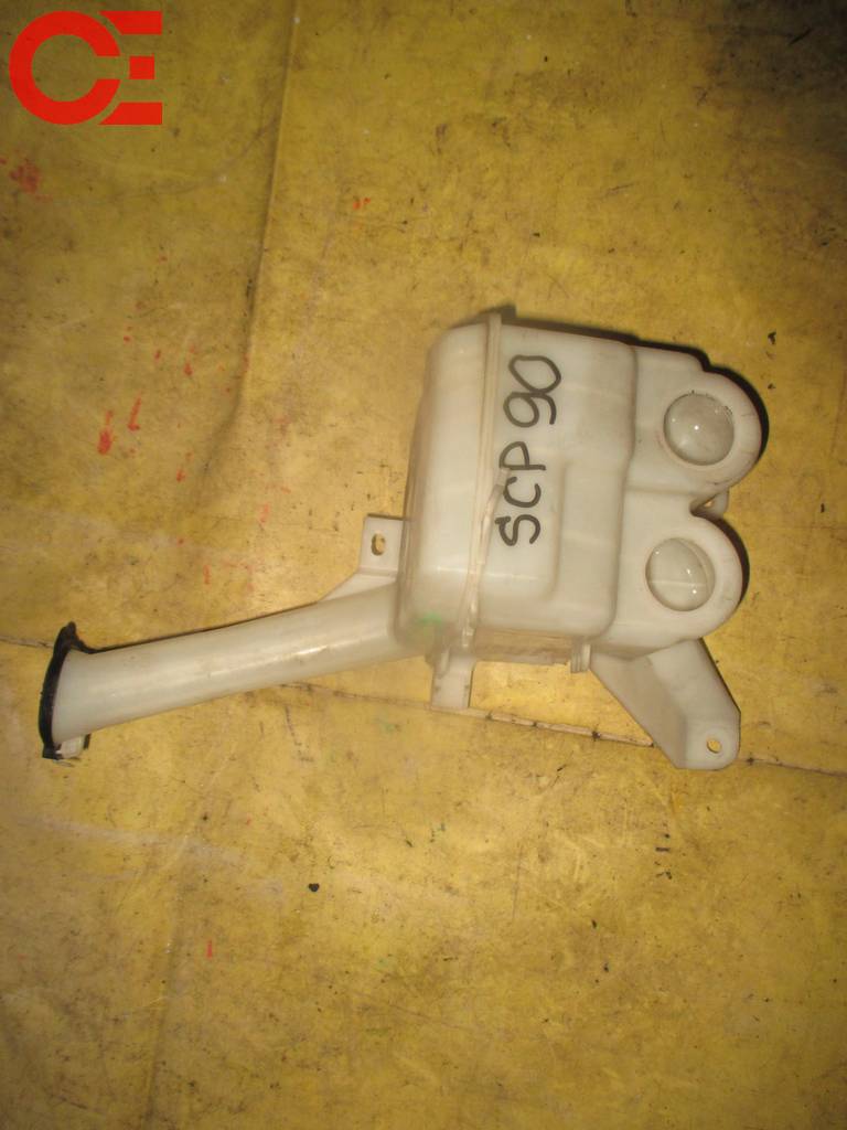 бачок омывателя Toyota Vitz