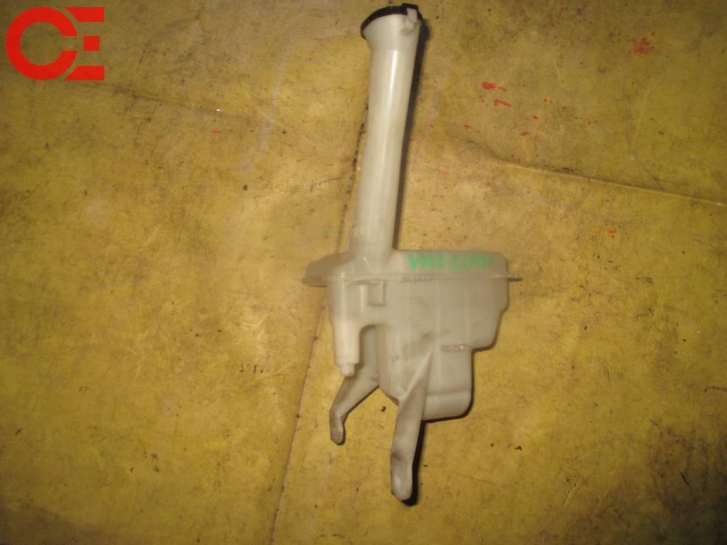 бачок омывателя Toyota Vitz