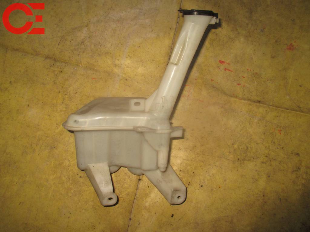 бачок омывателя Toyota Vitz