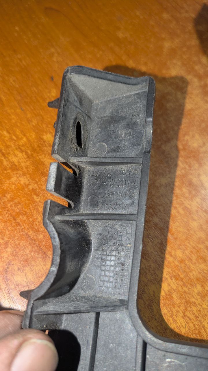 крепление бампера Audi A4