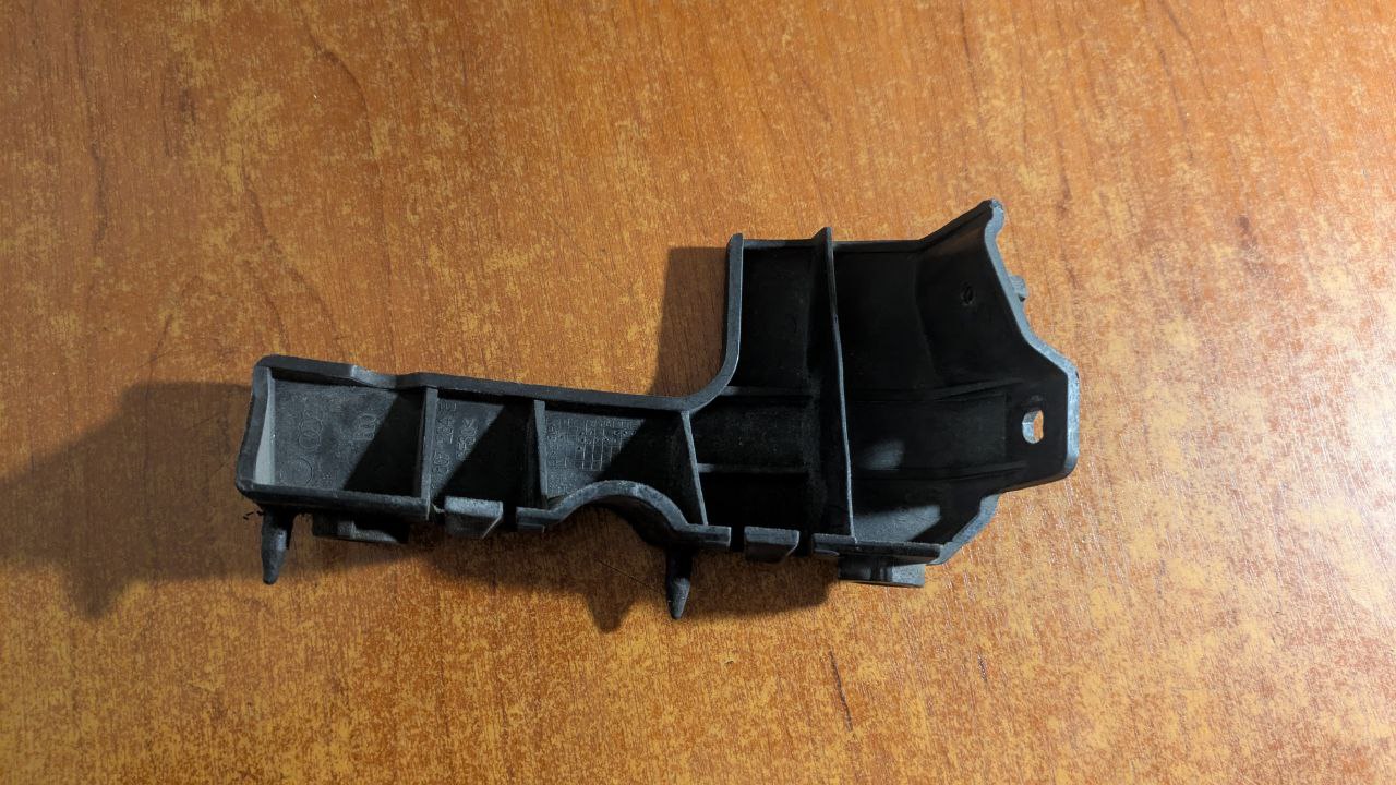 крепление бампера Audi A4