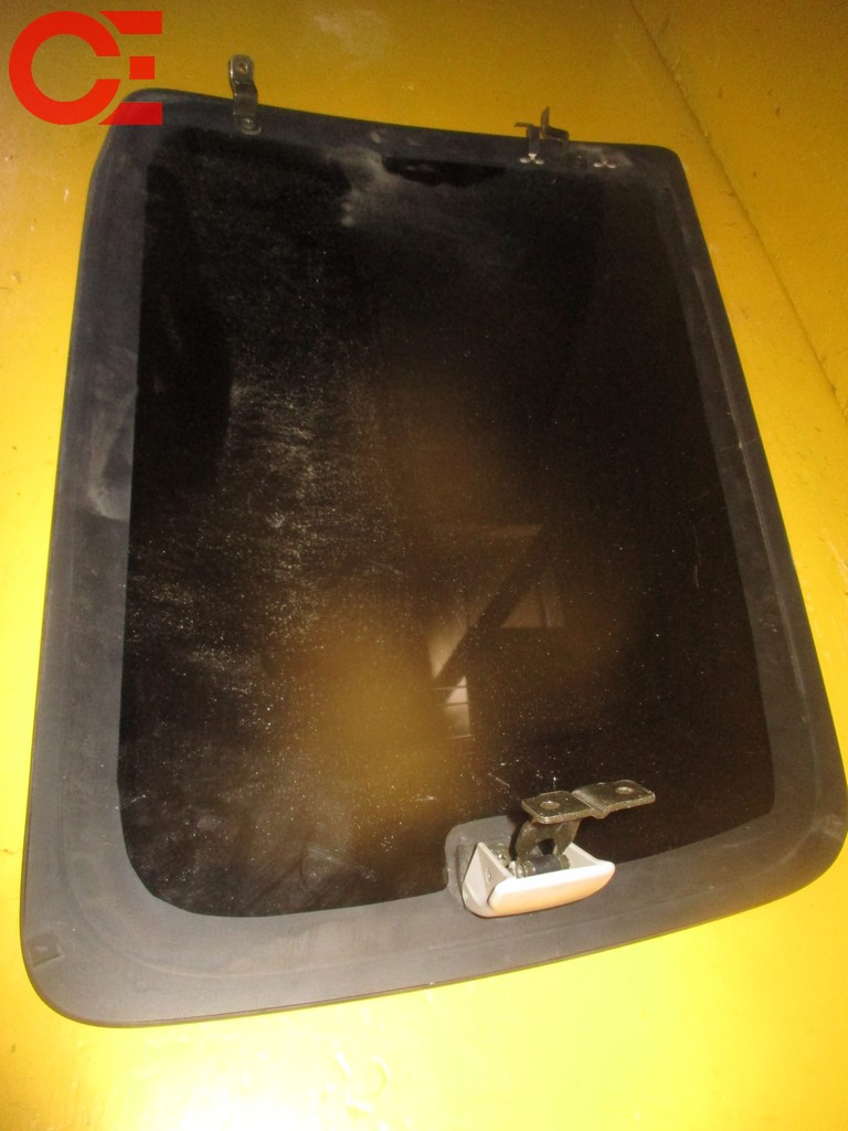 стекло багажника Mitsubishi Pajero