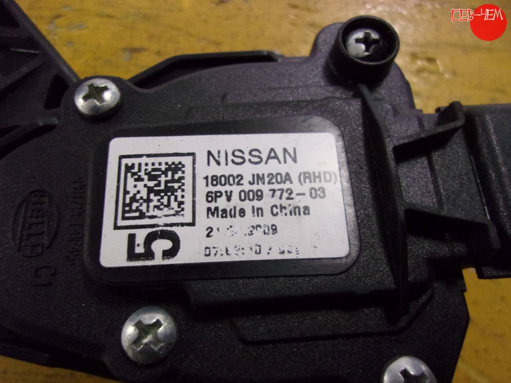 педаль газа Nissan Teana