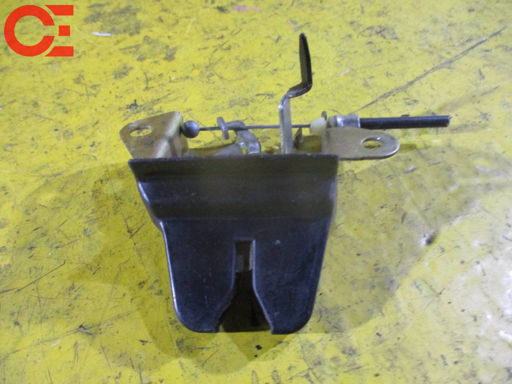замок крышки багажника Toyota Carina ED