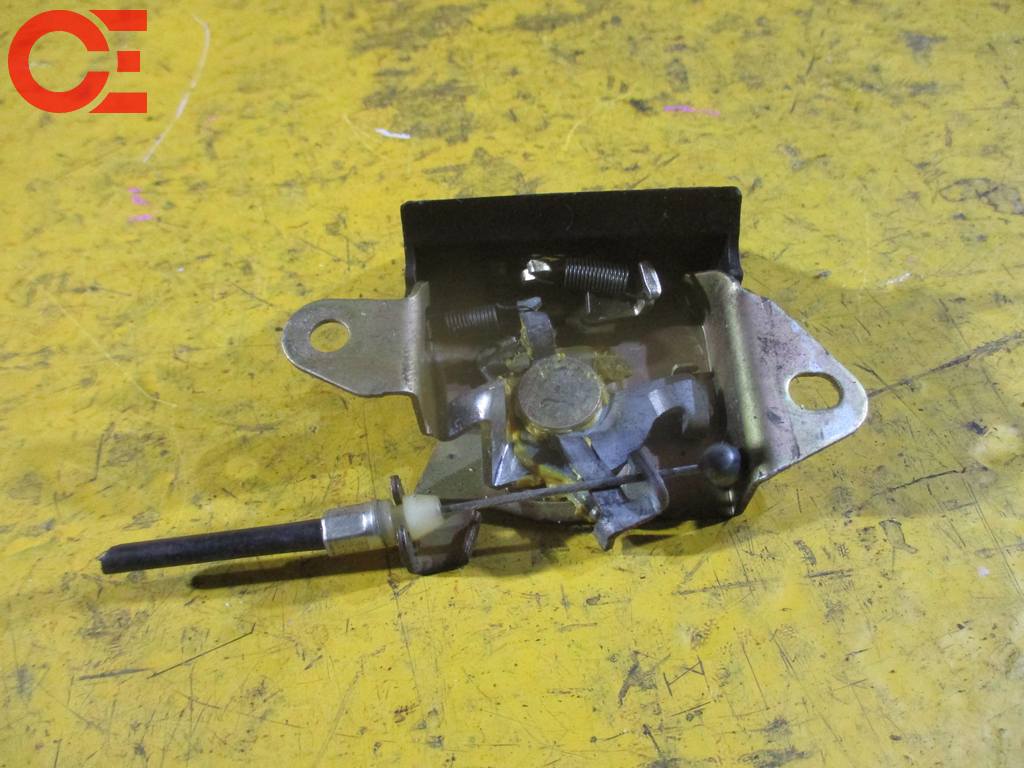 замок крышки багажника Toyota Carina ED