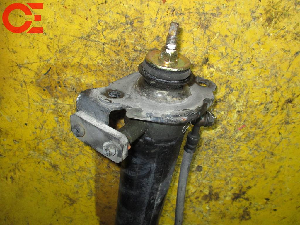 амортизатор Nissan Serena