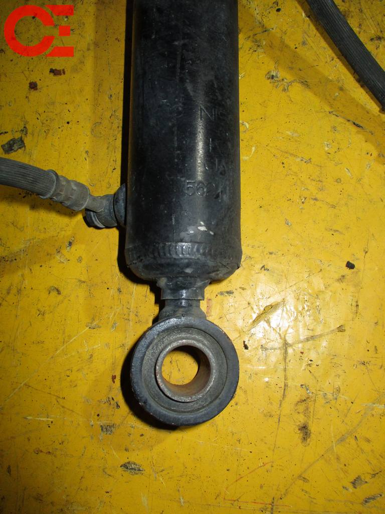 амортизатор Nissan Serena