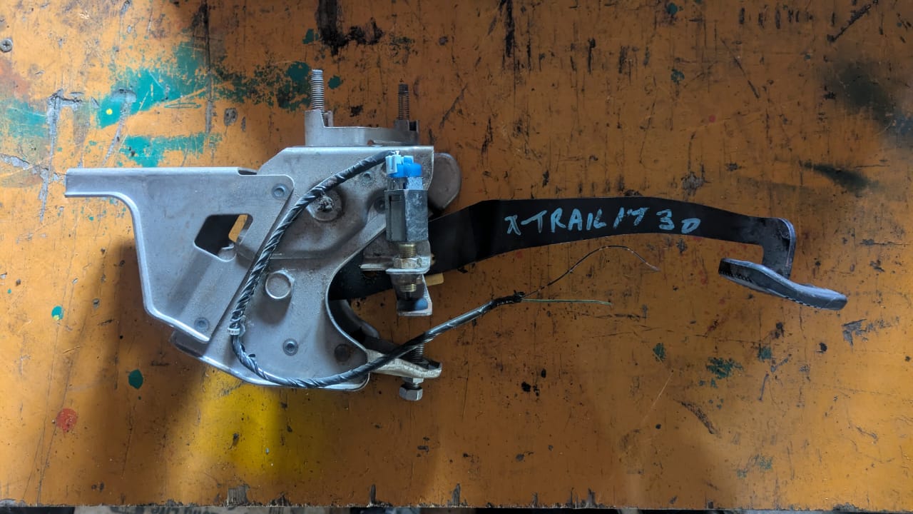 педаль газа Nissan X-Trail