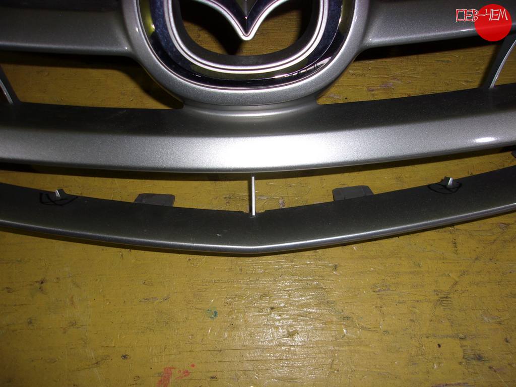 решетка радиатора Mazda MPV