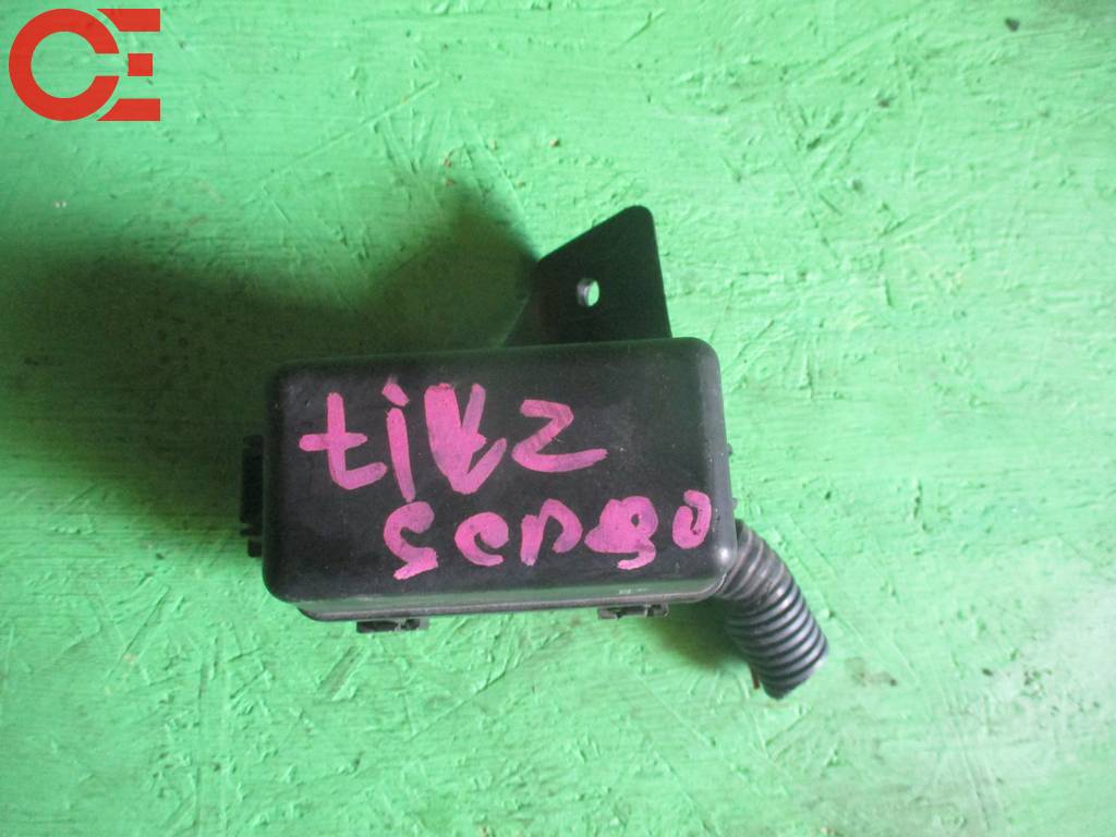 блок предохранителей Toyota Vitz