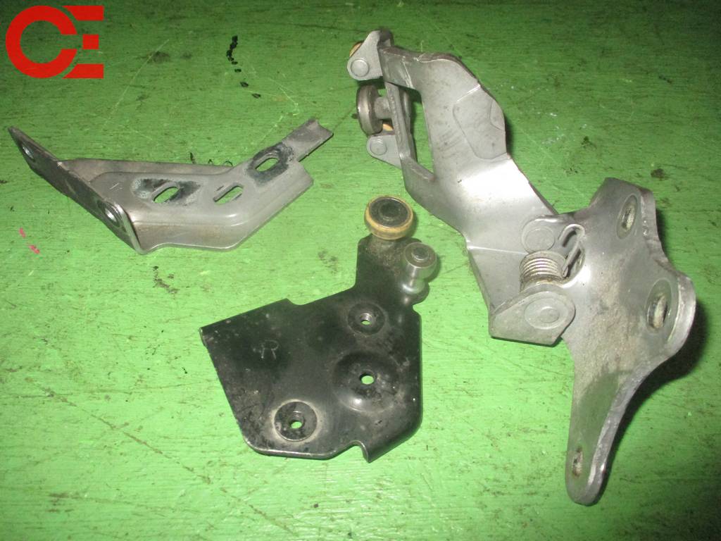 ролик двери Nissan Serena