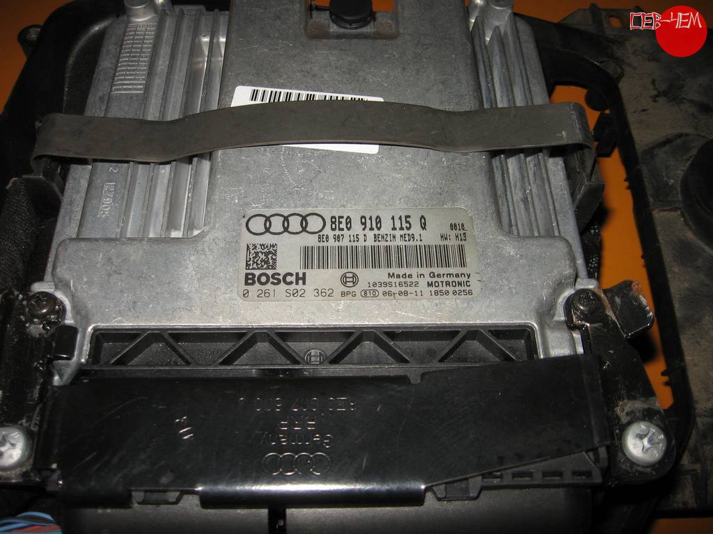 блок управления двс Audi A4