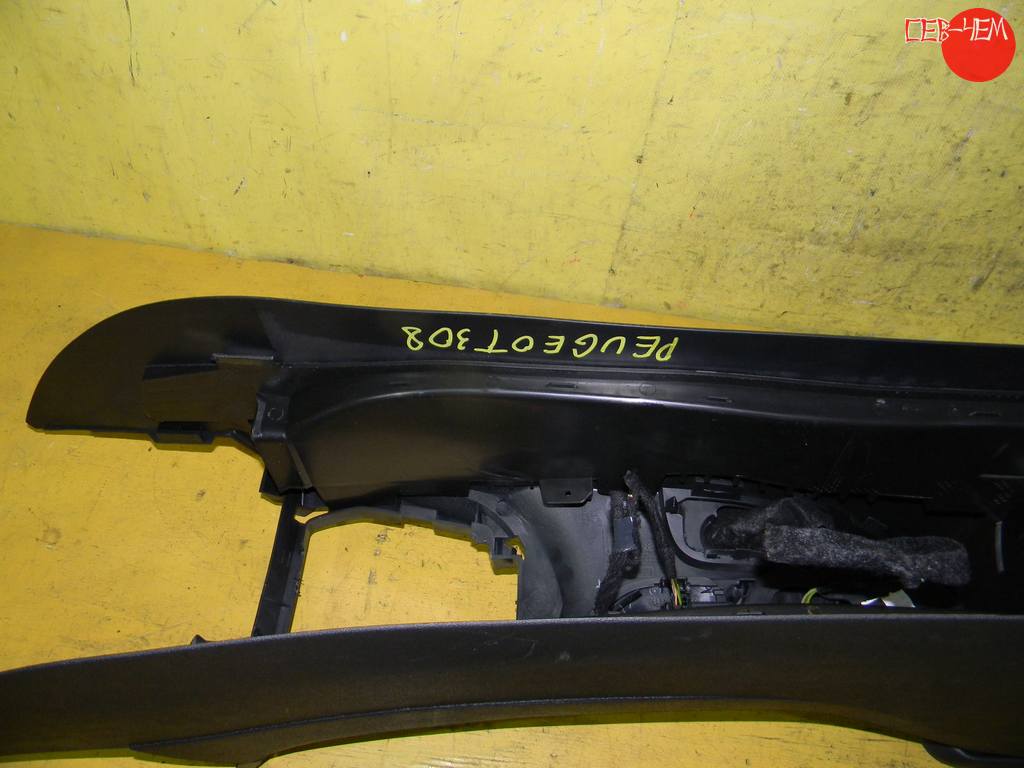 консоль между сидений Peugeot 308