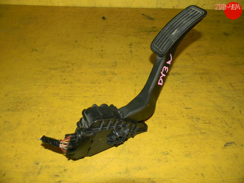 педаль газа MAZDA DEMIO