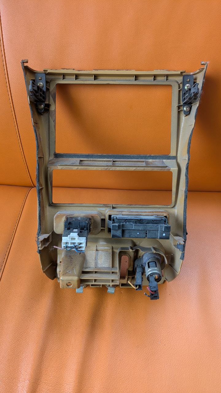 консоль магнитофона Nissan Bluebird Sylphy