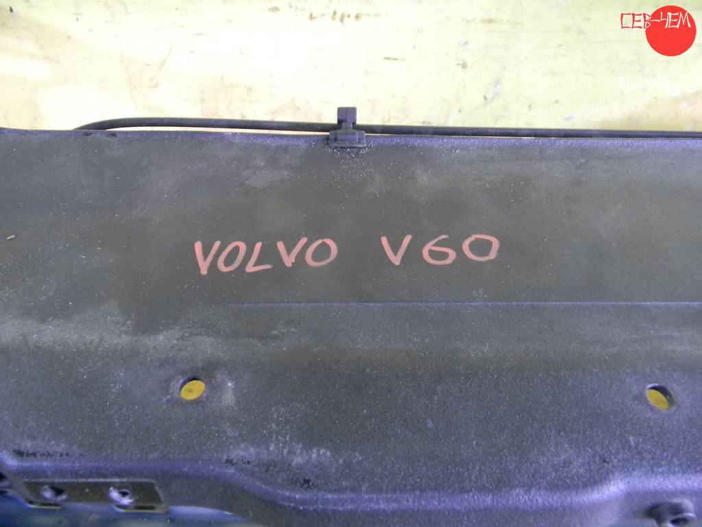 рамка радиатора Volvo V60