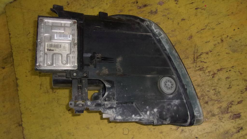 фара Porsche Cayenne