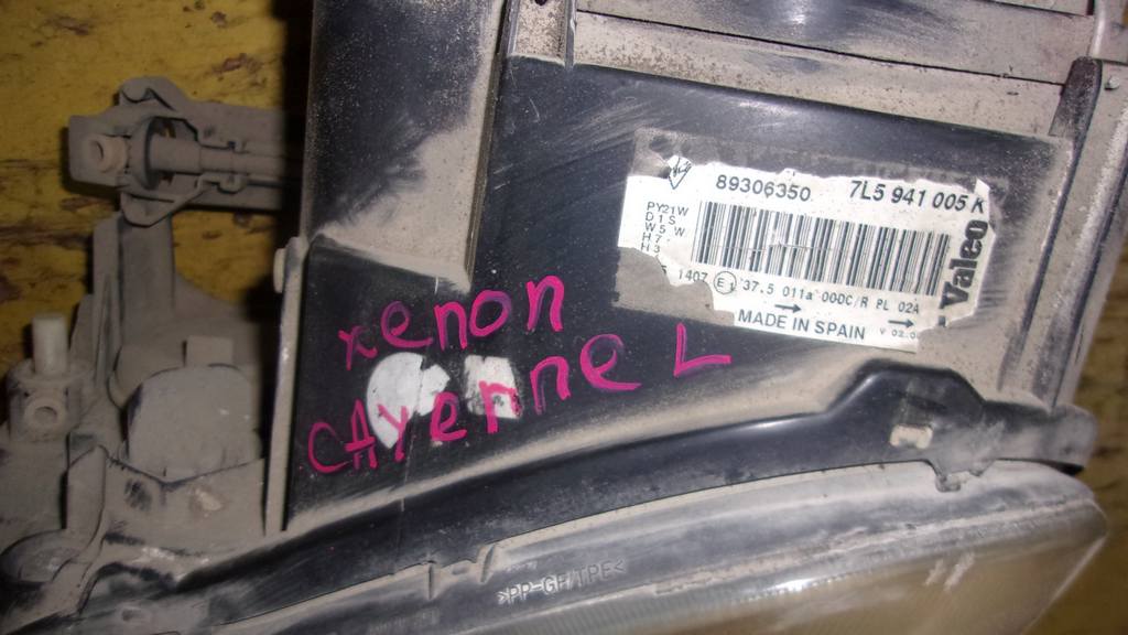 фара Porsche Cayenne