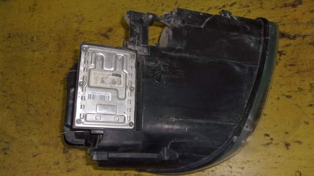 фара Porsche Cayenne