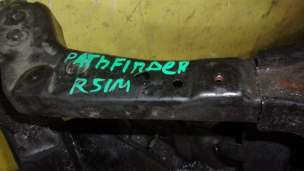 рамка радиатора Nissan Pathfinder