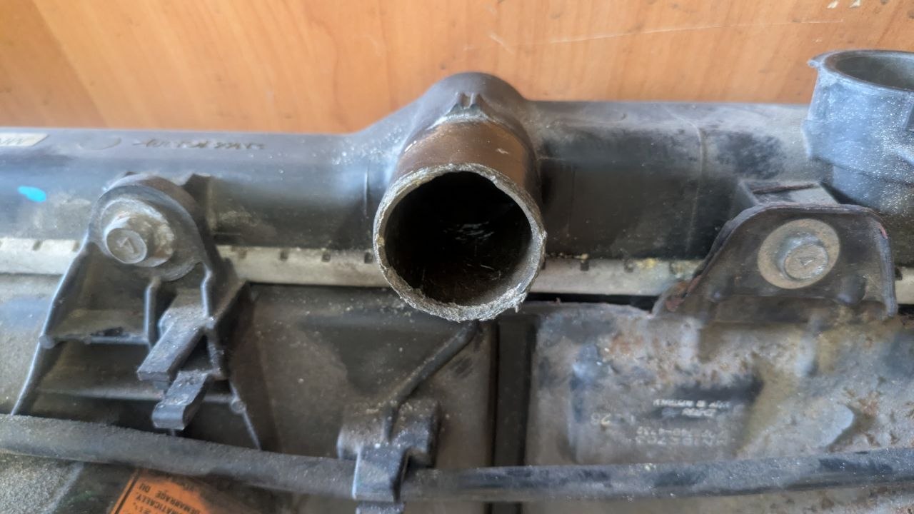 радиатор основной Mitsubishi Magna