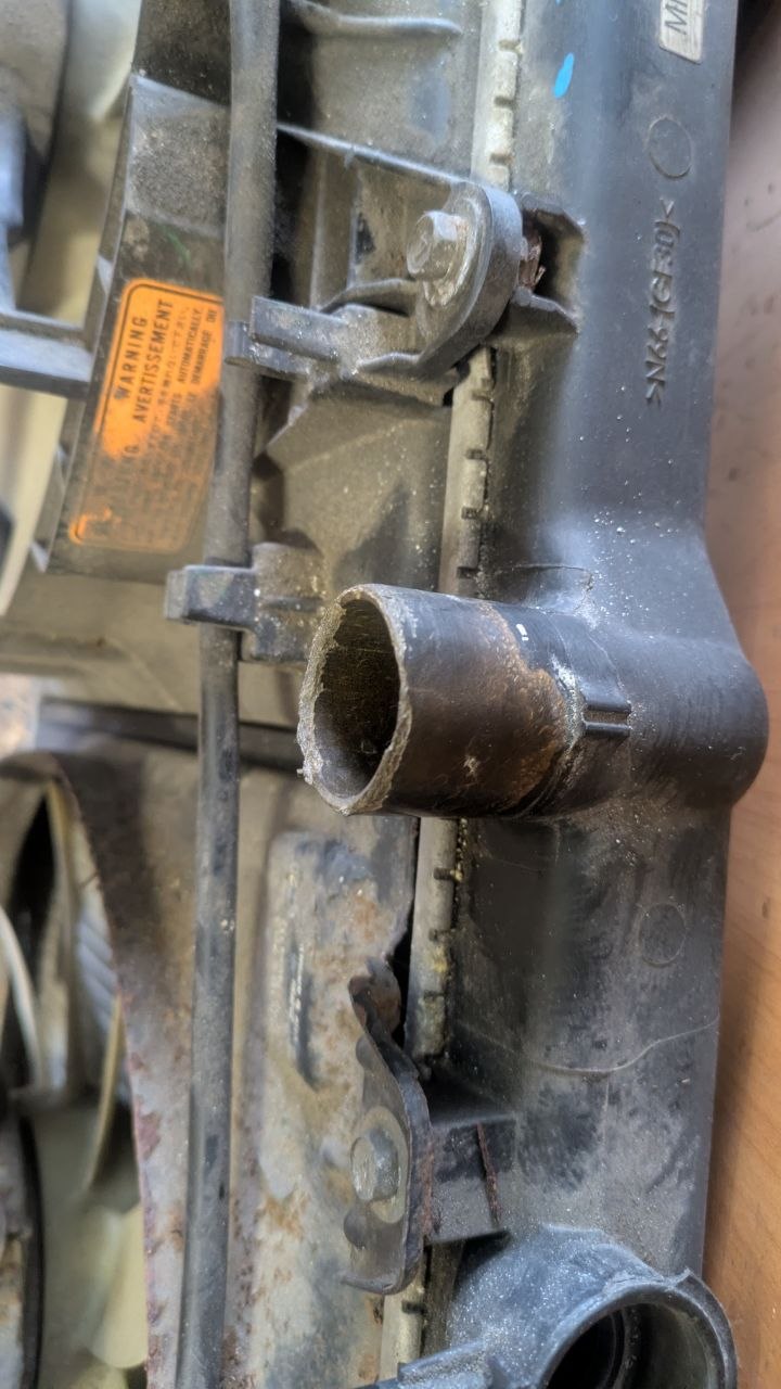 радиатор основной Mitsubishi Magna