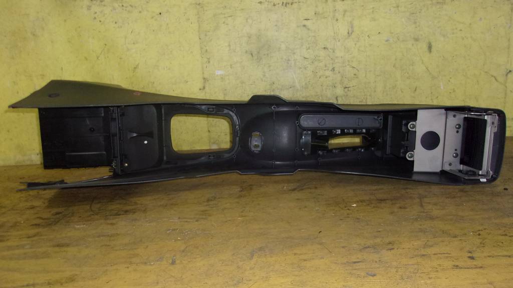 консоль между сидений Nissan Almera