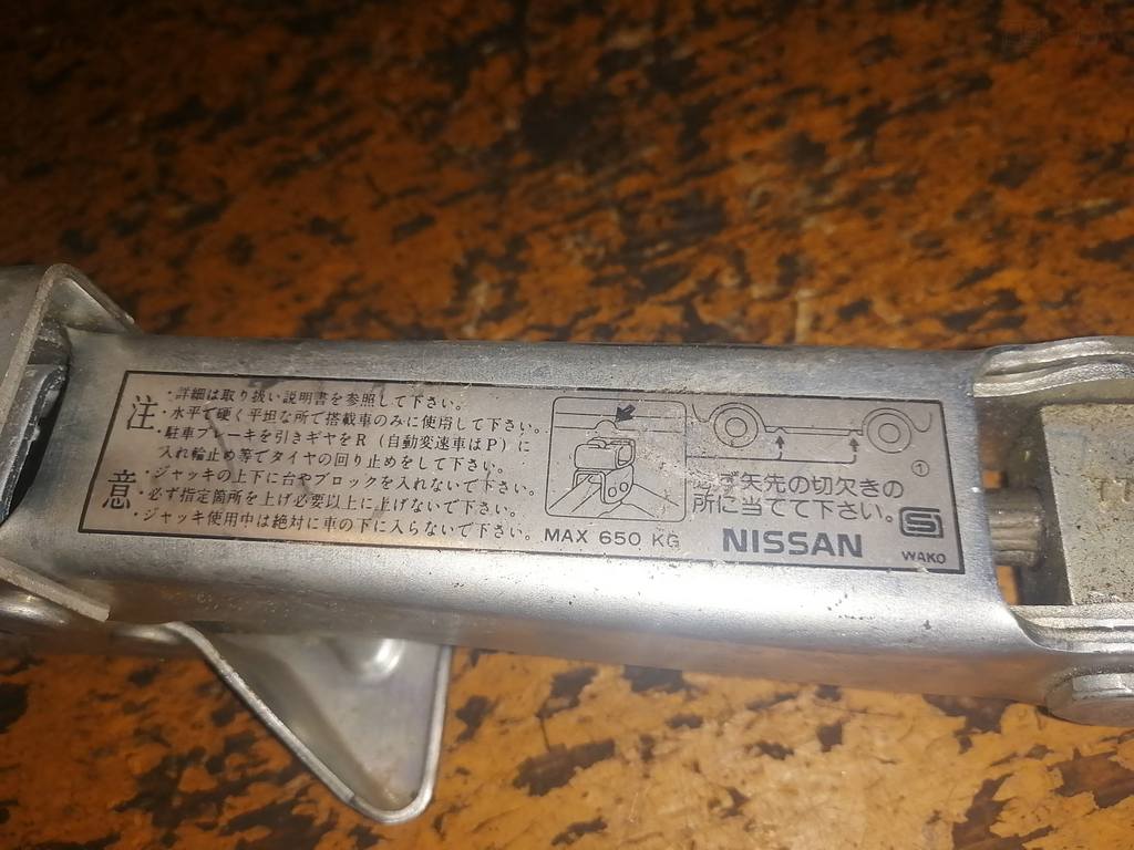 домкрат Nissan
