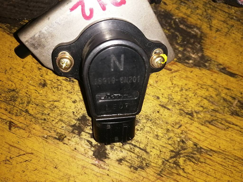 педаль газа Nissan Primera