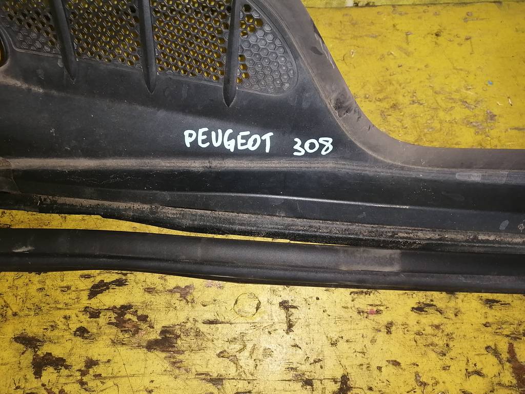 решетка под дворники Peugeot 308