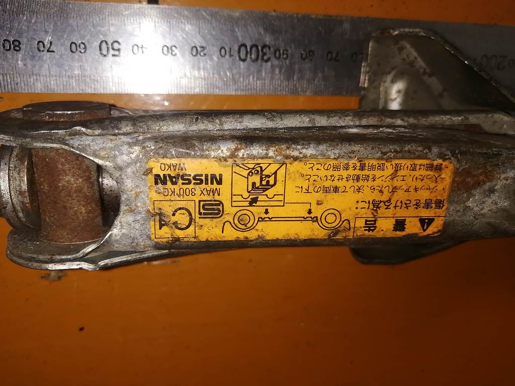 домкрат Nissan
