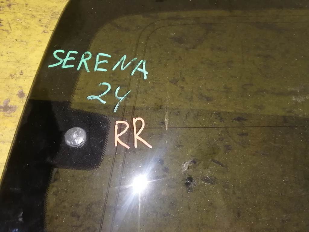 стекло багажника Nissan Serena
