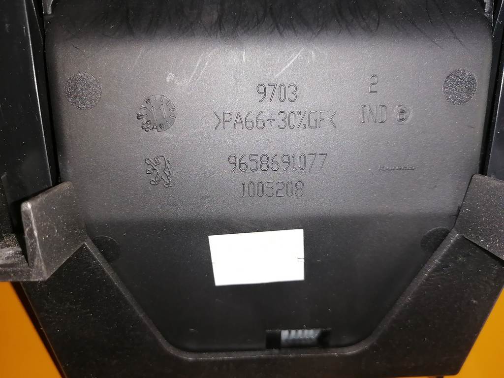 консоль магнитофона Peugeot 308
