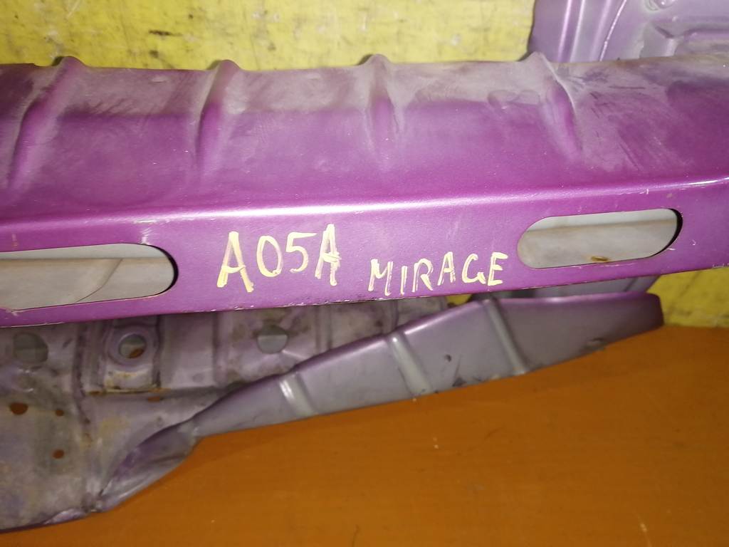 рамка радиатора Mitsubishi Mirage