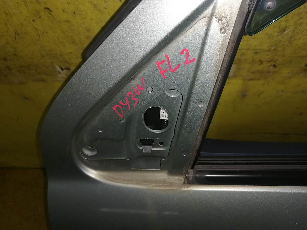 дверь Mazda Demio