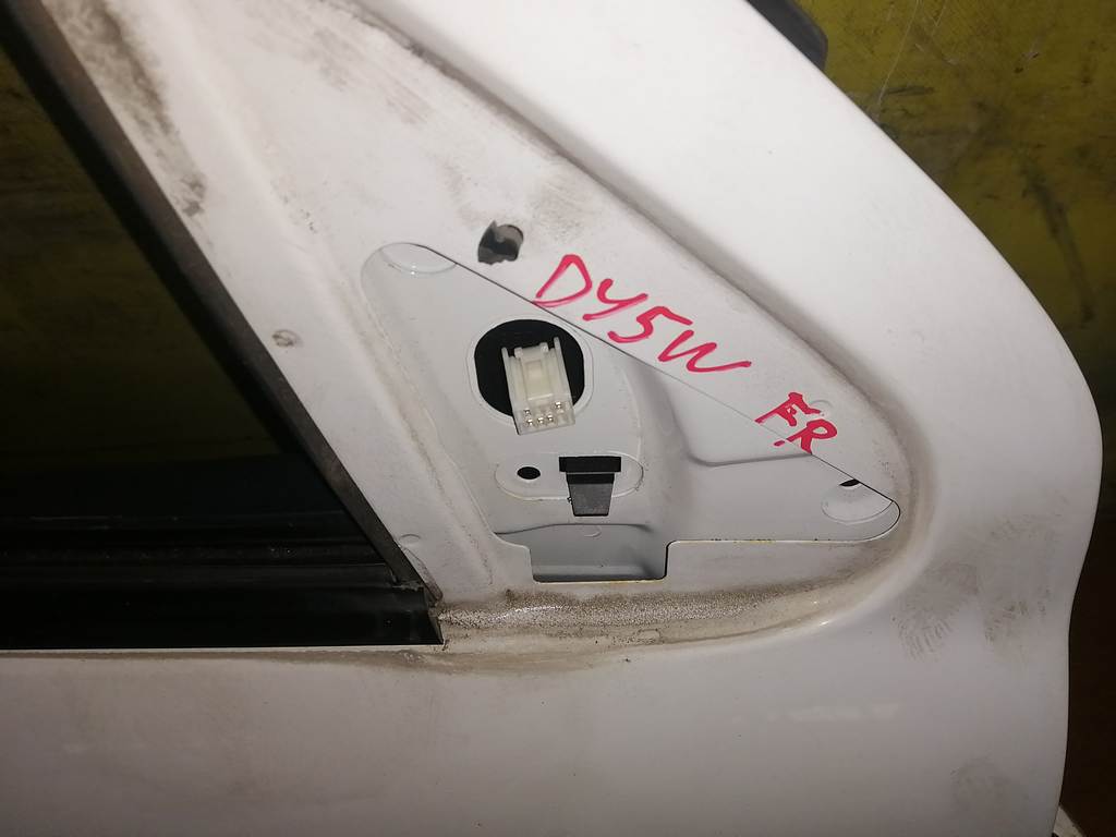 дверь Mazda Demio