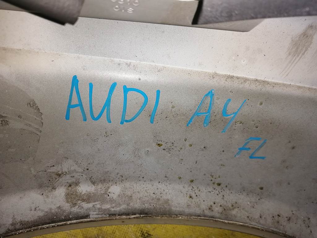 крыло Audi A4