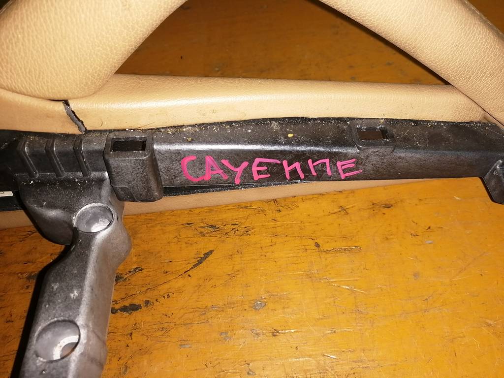 консоль между сидений Porsche Cayenne