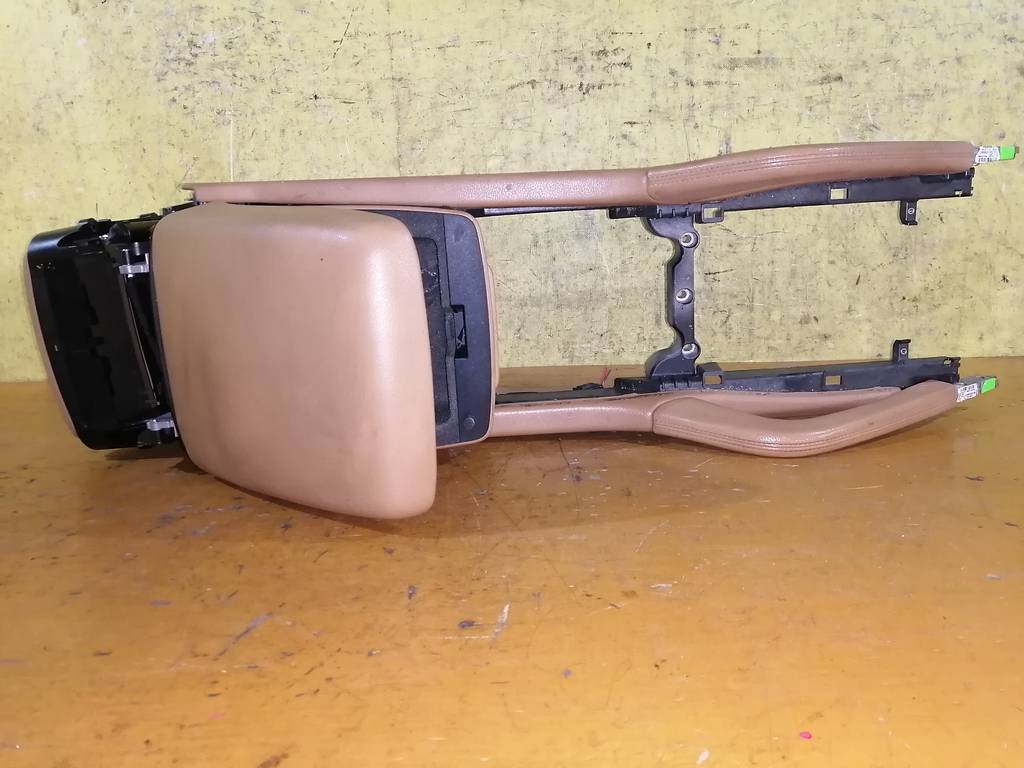 консоль между сидений Porsche Cayenne