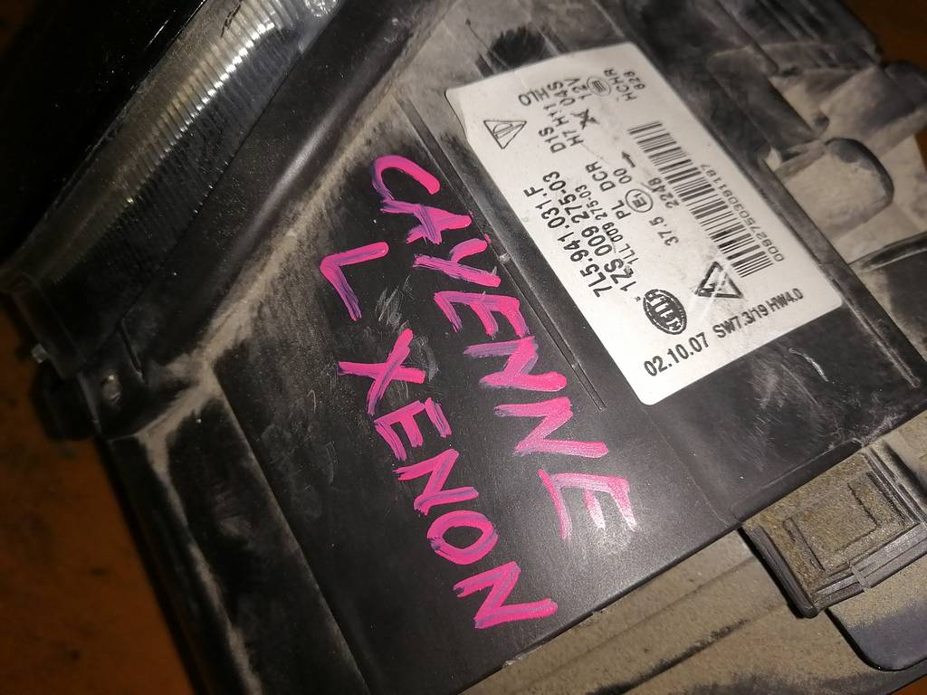 фара Porsche Cayenne