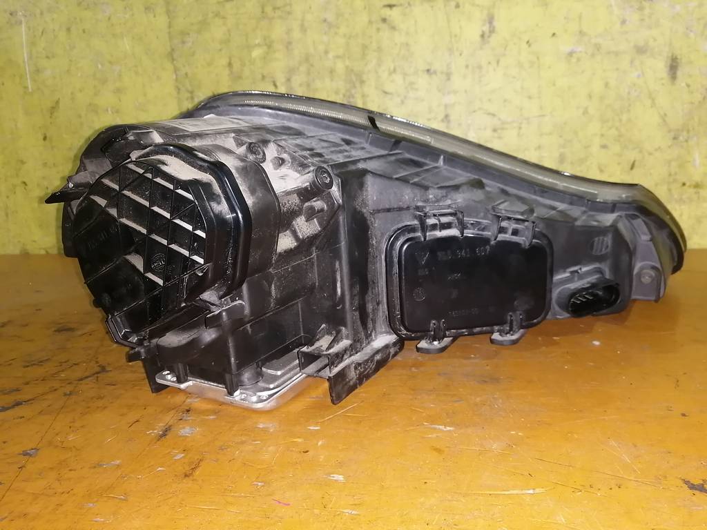 фара Porsche Cayenne