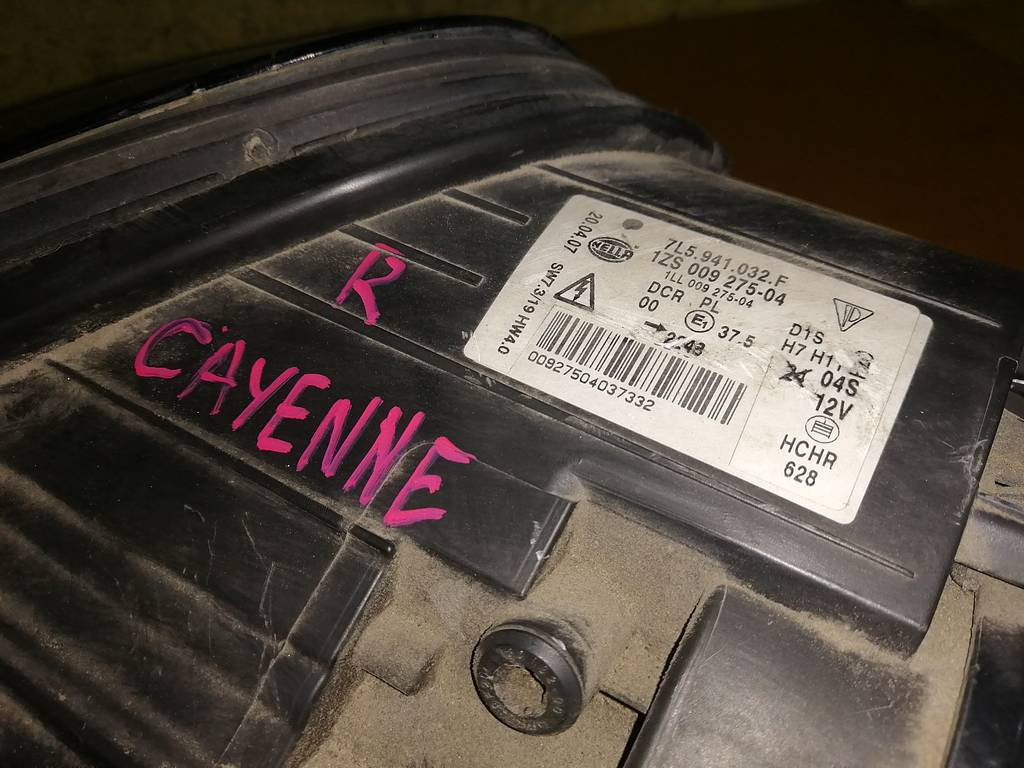 фара Porsche Cayenne