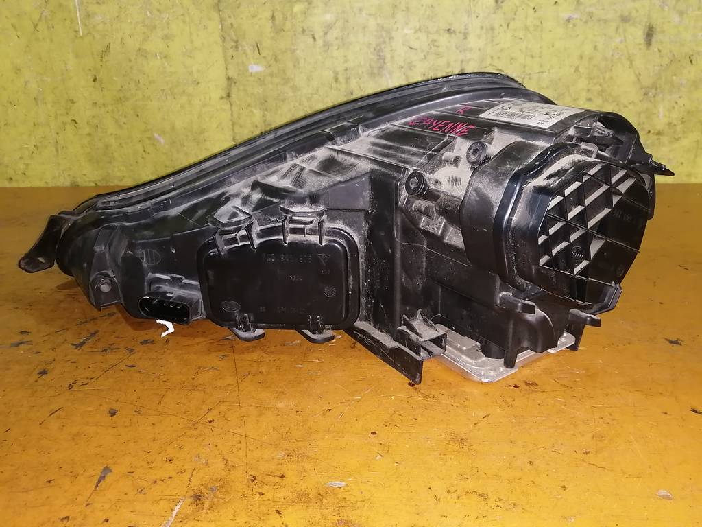 фара Porsche Cayenne