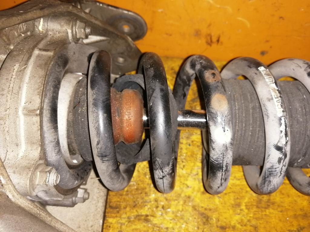 стойка Porsche Cayenne