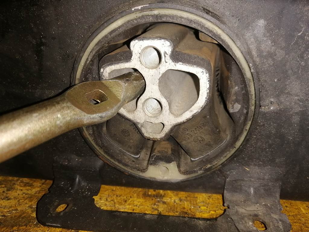 балка Porsche Cayenne