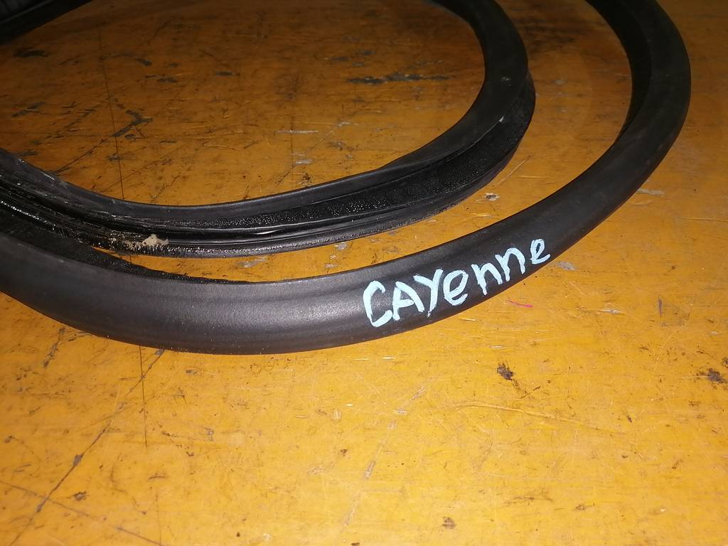 уплотнительная резинка багажника Porsche Cayenne